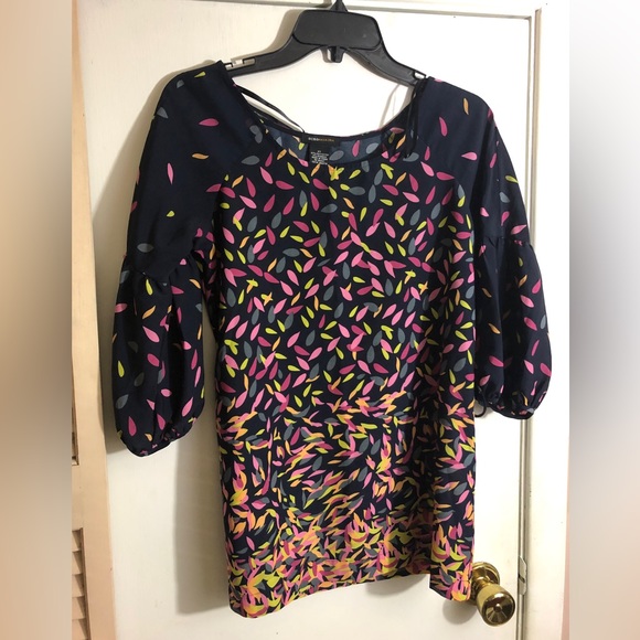BCBG XS blouse 3/4 balloon sleeves colorful Needs belt or sash - Picture 1 of 8